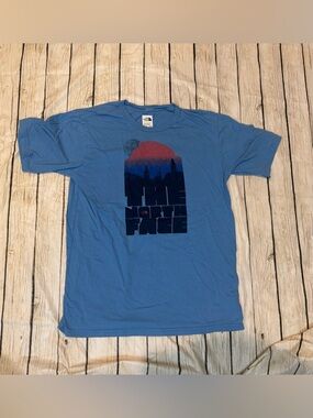 Boys The North Face Blue Short-Sleeve Graphic Tee with Red Accent XL